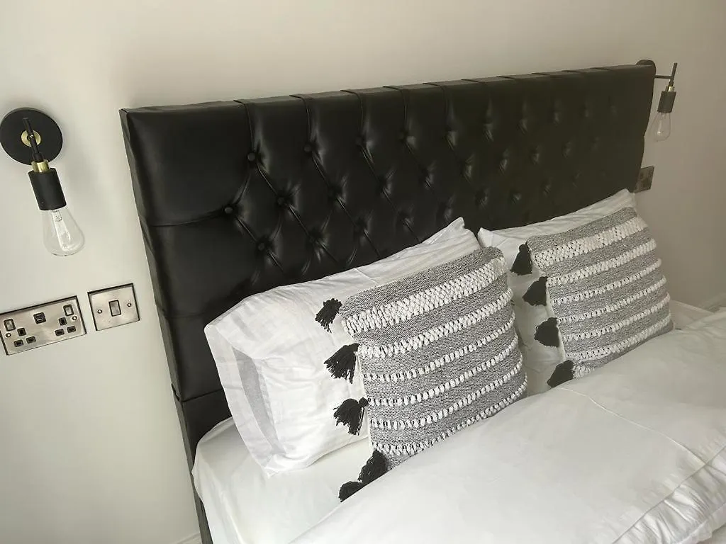 The Woodpecker Apartment Scarborough Homestay